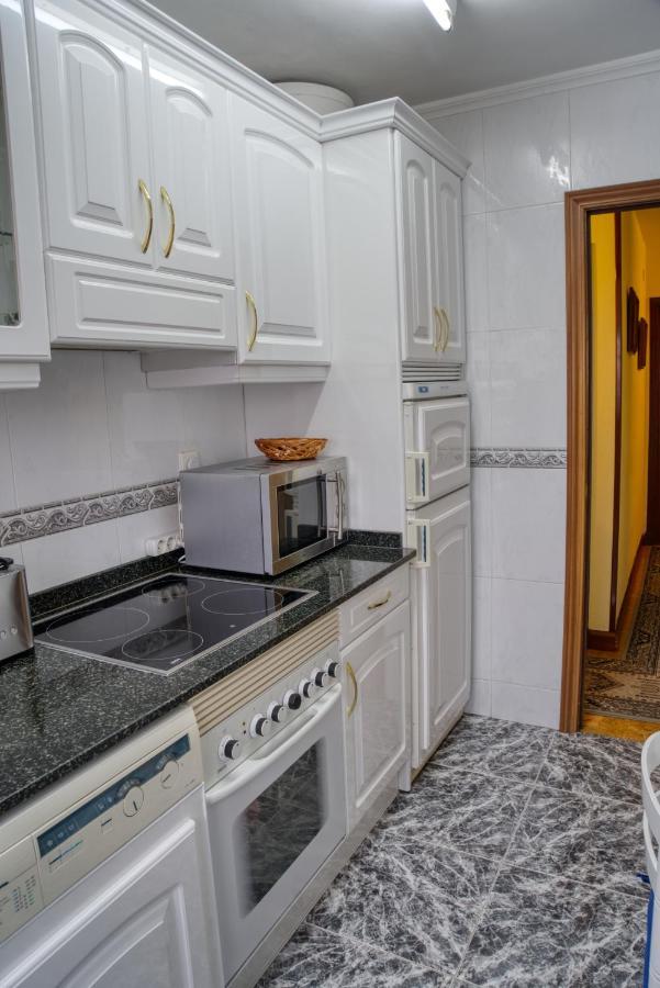 Apartamento Muy Amplio, Con Wifi Y A 12 Minutos Del Centro Gijon Bagian luar foto