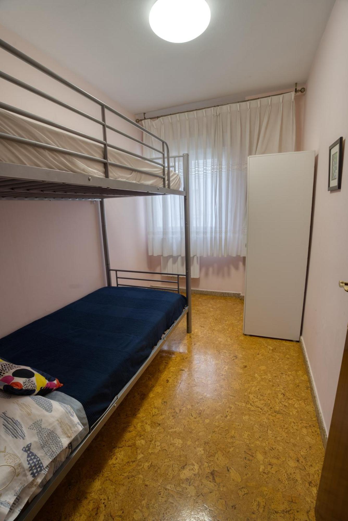 Apartamento Muy Amplio, Con Wifi Y A 12 Minutos Del Centro Gijon Bagian luar foto