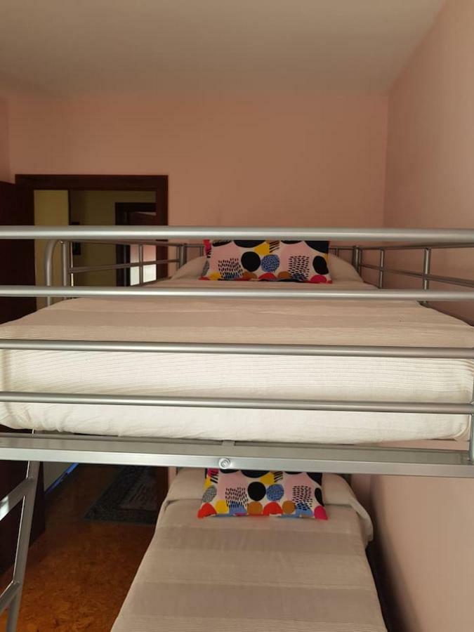 Apartamento Muy Amplio, Con Wifi Y A 12 Minutos Del Centro Gijon Bagian luar foto